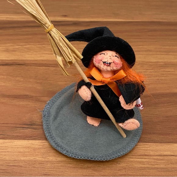 Vintage 1995 ANNALEE Doll Cheerful Witch Girl 5” Halloween Doll - Picture 9 of 12